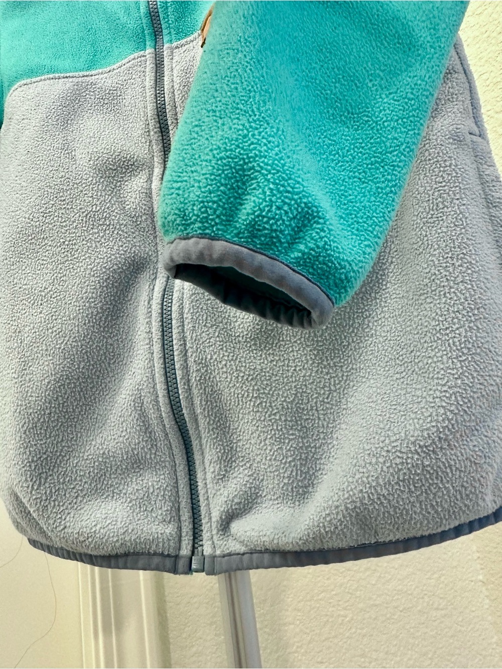 Patagonia Kids' Micro D Snap-T Fleece Jacket in Aqua size S - Picture 7 of 11